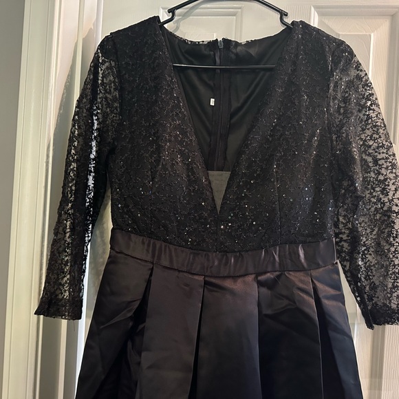 Side slit, never been worn - Picture 2 of 3